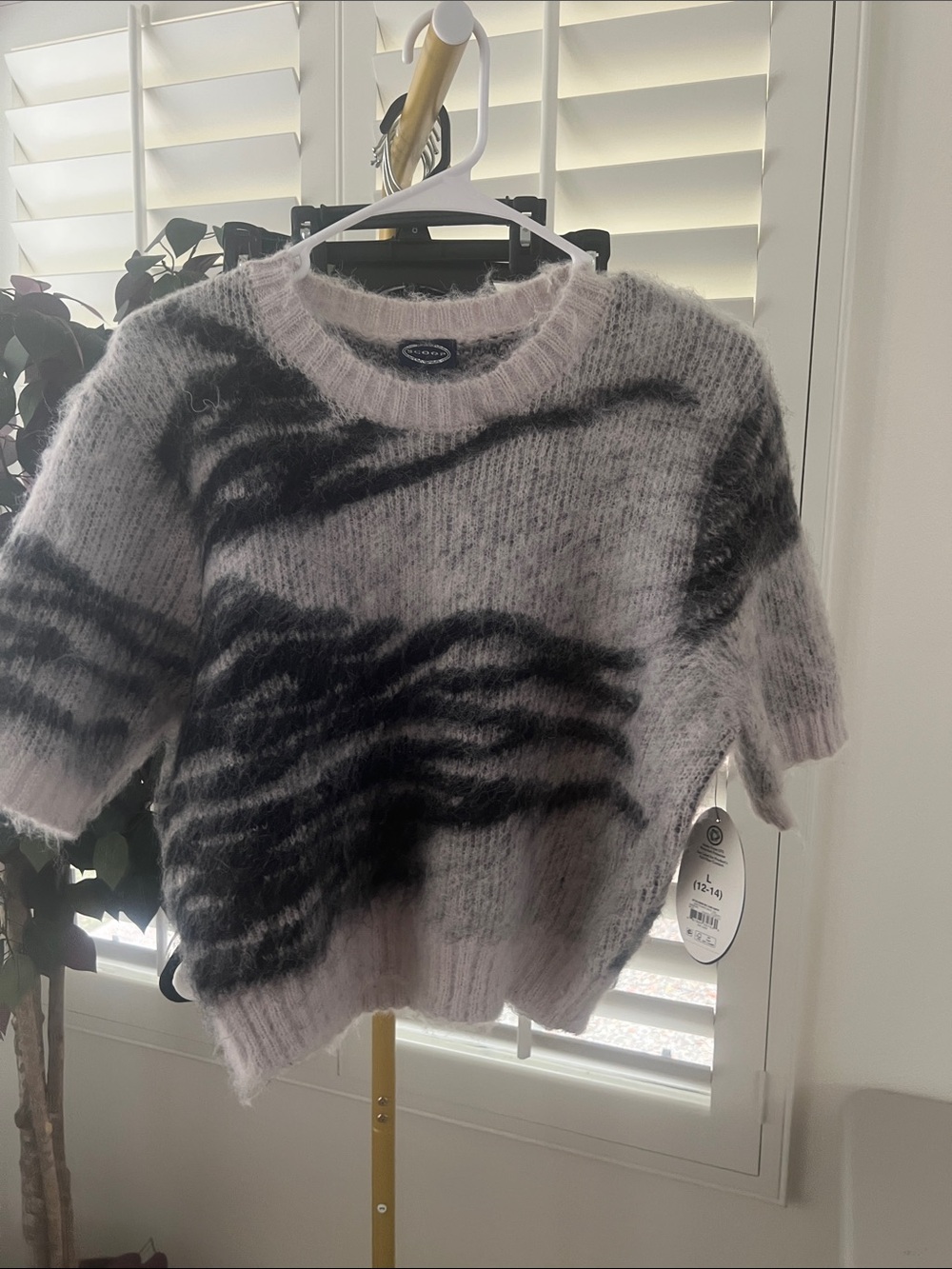 Girls L Size 12-14Cozy Abstract Stripe Short-Sleeve Sweater - Light Pink & Black